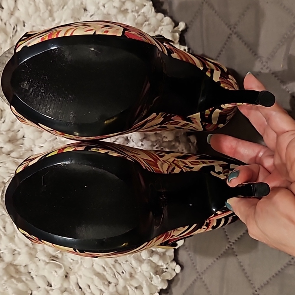 Alba Platform Heels - Picture 8 of 16